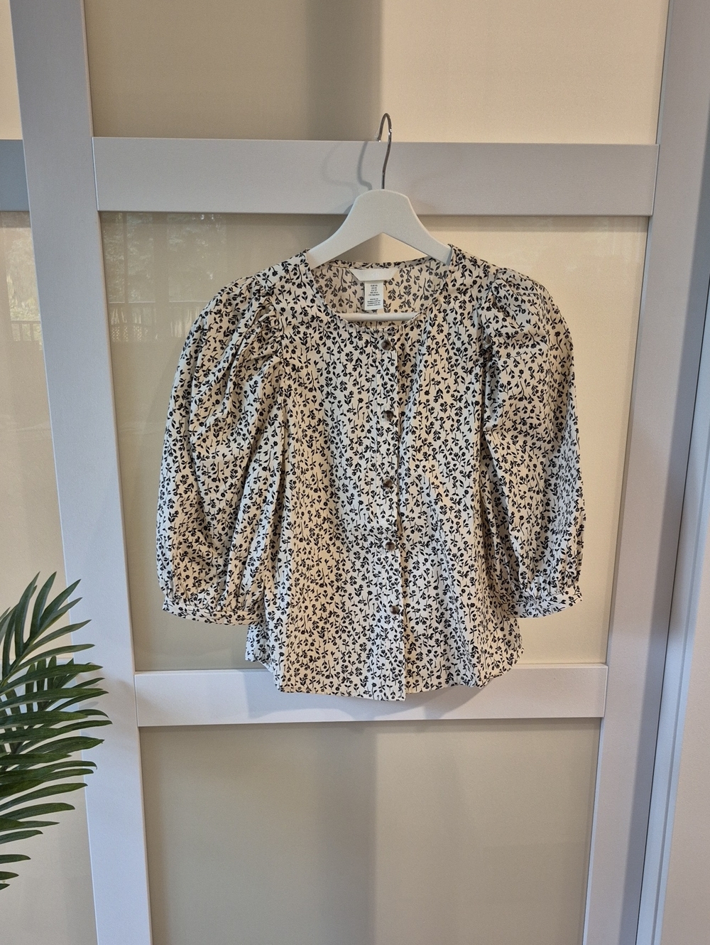 Light Floral Puff-Sleeve Blouse - Cream/Black